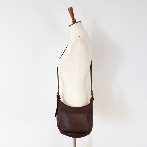 Coach Handbags - COACH | Vintage Janice Crossbody Bag in Brown Leather #9950